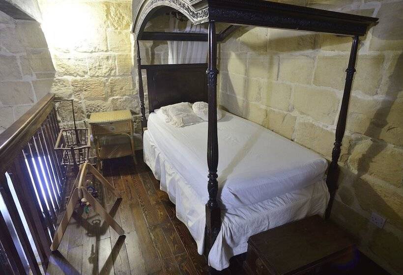 سوییت لوکس, The Burrow Guest House