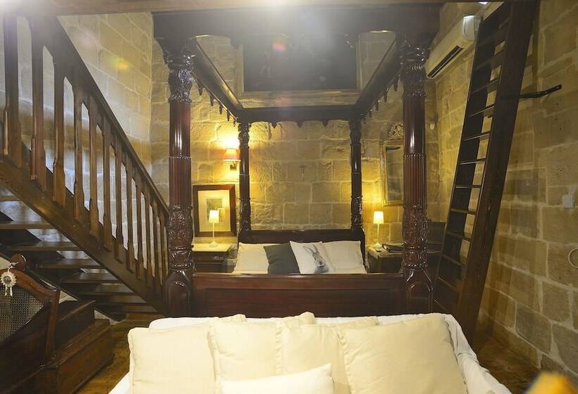 سوییت لوکس, The Burrow Guest House