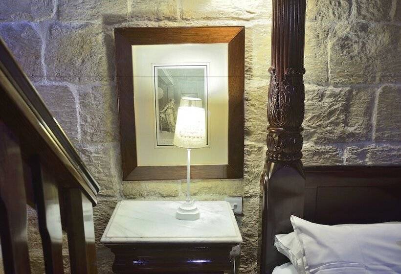 سوییت لوکس, The Burrow Guest House