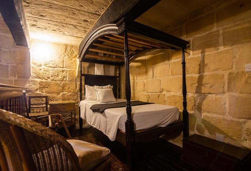 سوییت لوکس, The Burrow Guest House