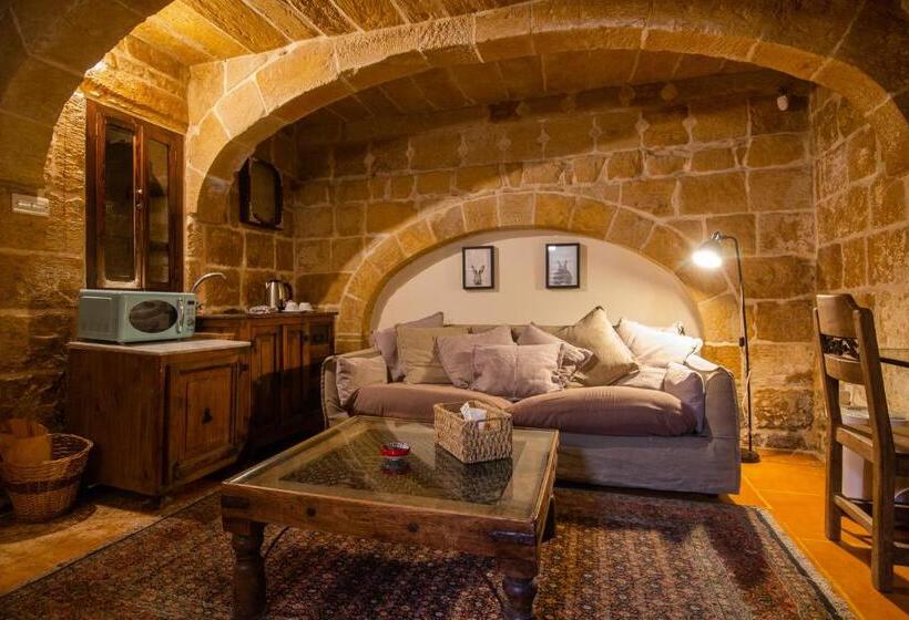 سوییت, The Burrow Guest House