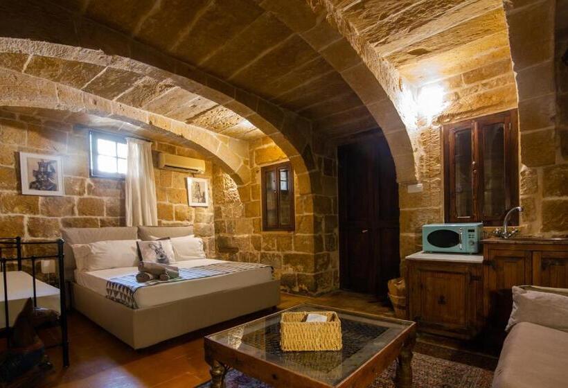 سوییت, The Burrow Guest House
