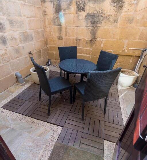 اتاق استاندارد, The Burrow Guest House