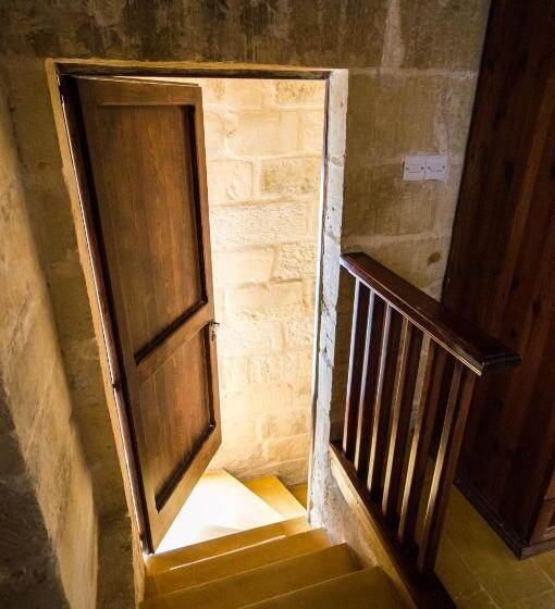 اتاق لوکس, The Burrow Guest House