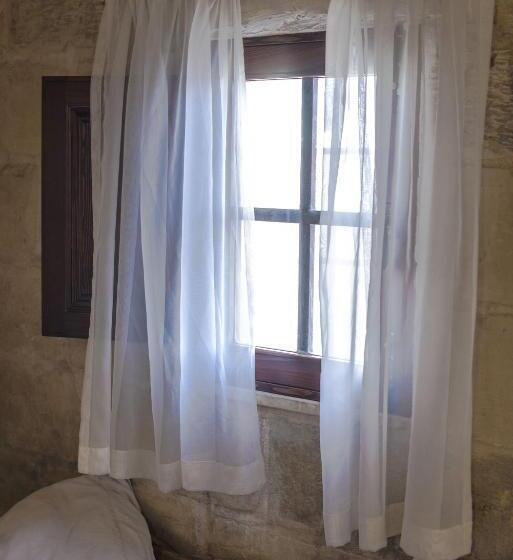 اتاق لوکس, The Burrow Guest House