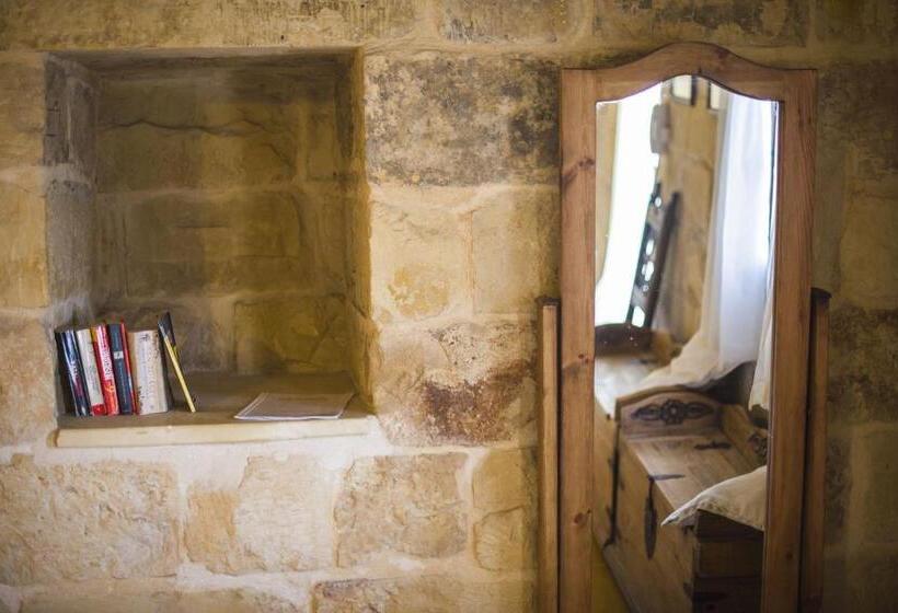 اتاق لوکس, The Burrow Guest House