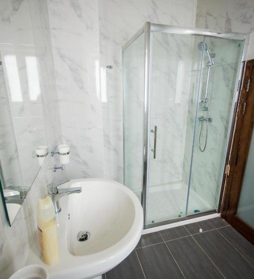 اتاق لوکس, The Burrow Guest House