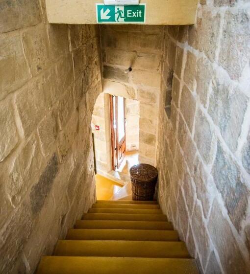 اتاق لوکس, The Burrow Guest House