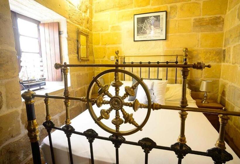 اتاق لوکس یک تخته, The Burrow Guest House