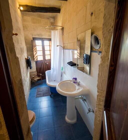 اتاق استاندارد با چشم‌انداز باغ, The Burrow Guest House