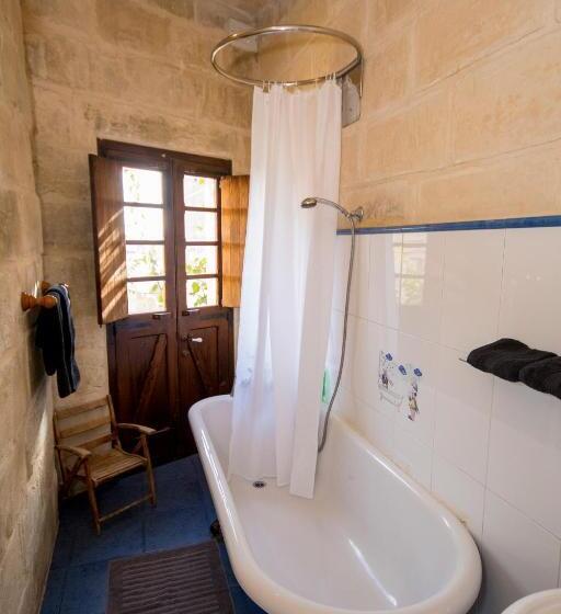 اتاق استاندارد با چشم‌انداز باغ, The Burrow Guest House