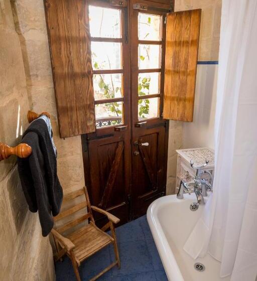 اتاق استاندارد با چشم‌انداز باغ, The Burrow Guest House