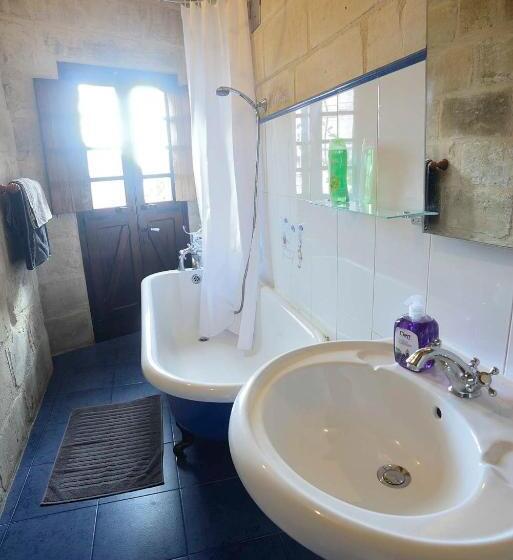 اتاق استاندارد با چشم‌انداز باغ, The Burrow Guest House