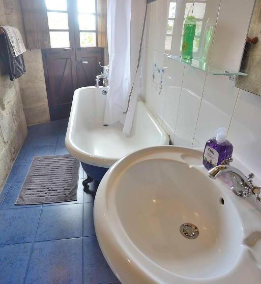 اتاق استاندارد با چشم‌انداز باغ, The Burrow Guest House