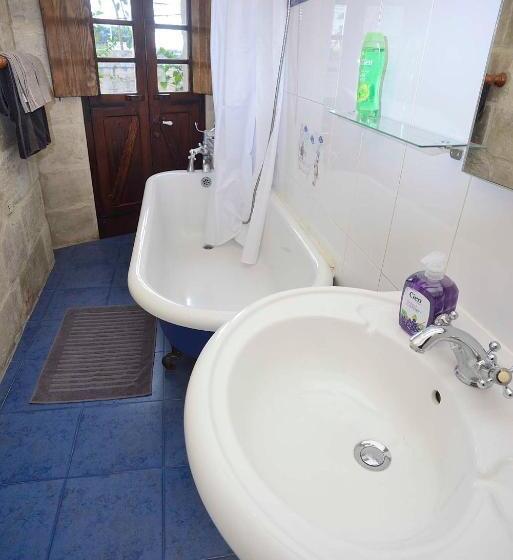 اتاق استاندارد با چشم‌انداز باغ, The Burrow Guest House