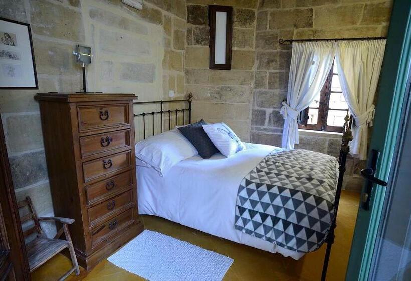 اتاق استاندارد با چشم‌انداز باغ, The Burrow Guest House