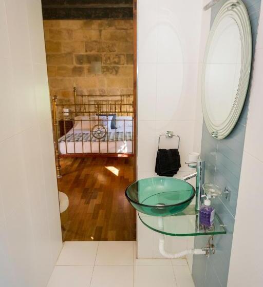 اتاق استاندارد, The Burrow Guest House