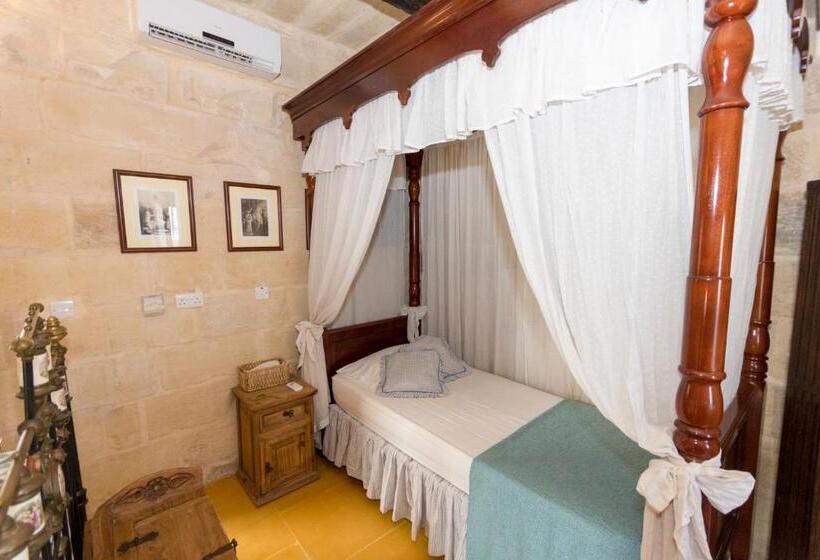 اتاق لوکس, The Burrow Guest House