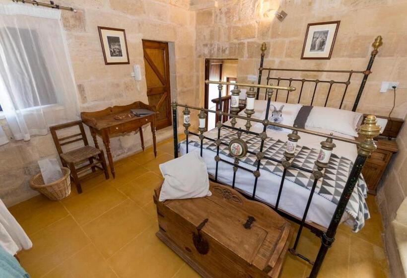 اتاق لوکس, The Burrow Guest House