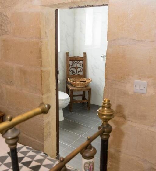 اتاق لوکس, The Burrow Guest House