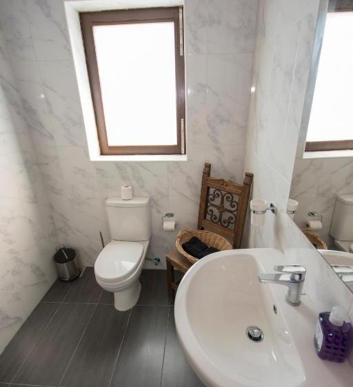 اتاق لوکس, The Burrow Guest House