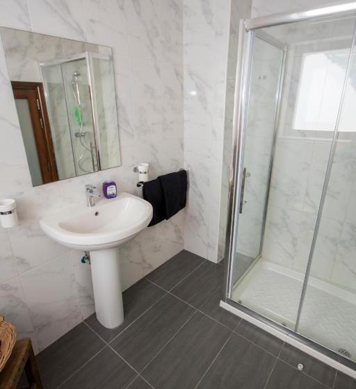 اتاق لوکس, The Burrow Guest House