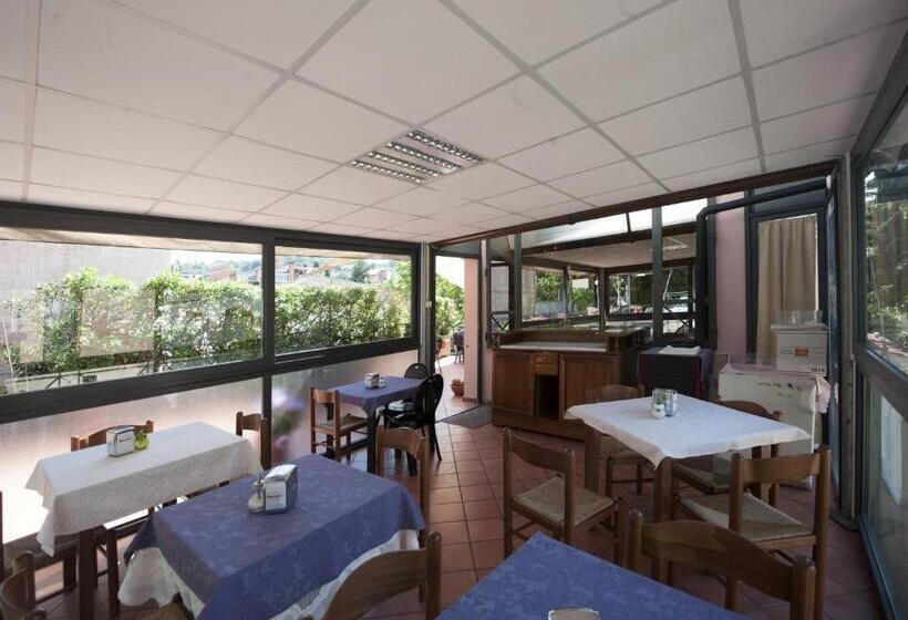 اتاق راحتی سه تخته, Athena