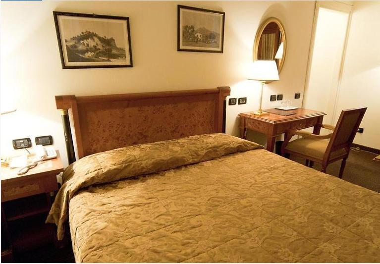 اتاق لوکس, Athena