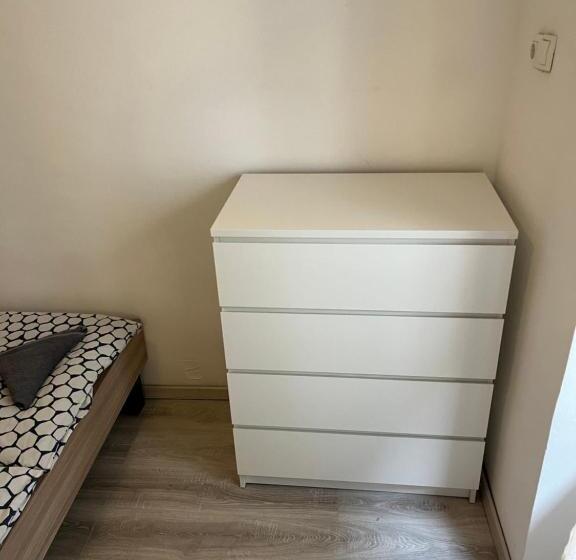 اتاق استاندارد با سرویس بهداشتی مشترک, Hostel Piran