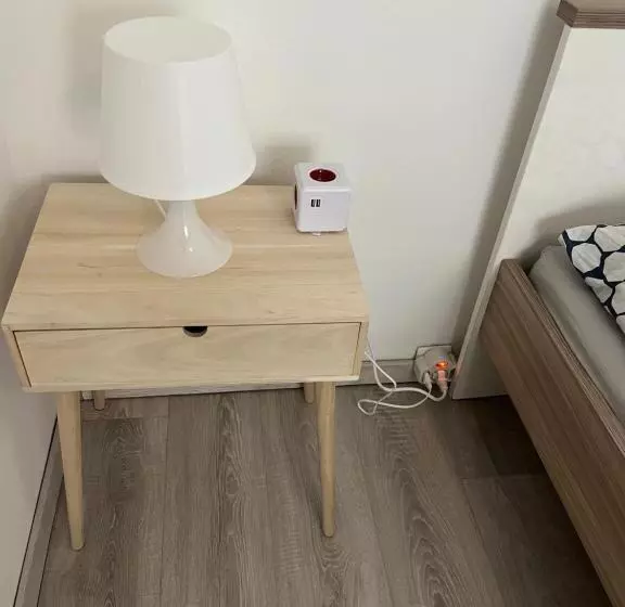 اتاق استاندارد با سرویس بهداشتی مشترک, Hostel Piran