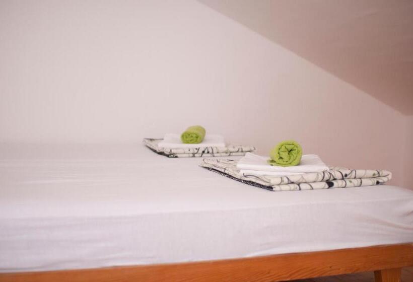 اتاق استاندارد با بالکن, Hostel Piran