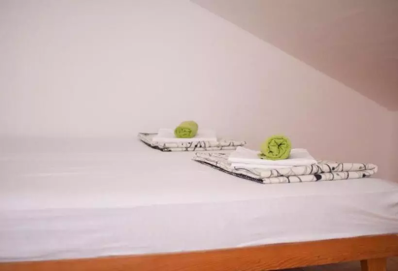 اتاق استاندارد با بالکن, Hostel Piran