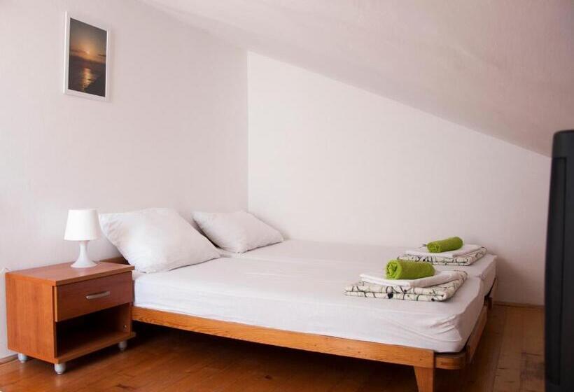 اتاق استاندارد با بالکن, Hostel Piran