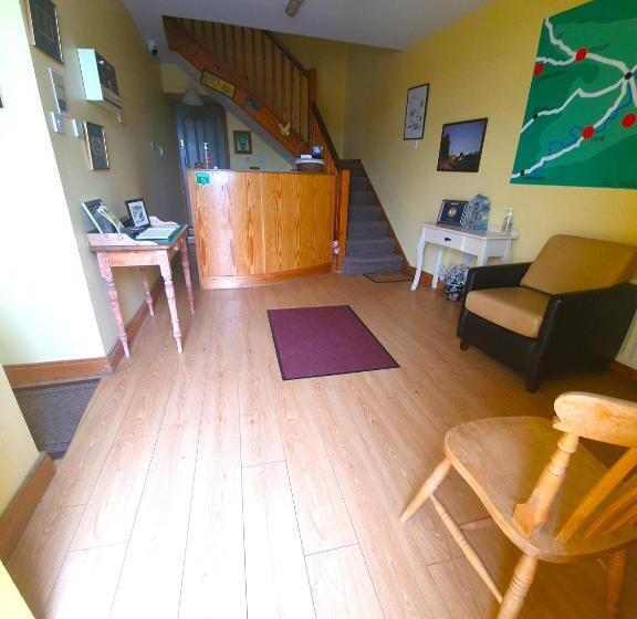 Кровать в Общей Комнате, Slane Farm Hostel, Cottages And Camping