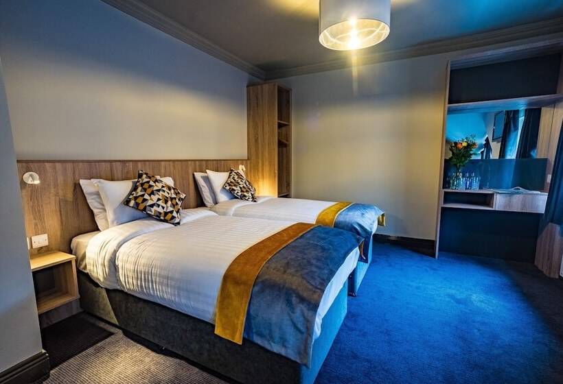 غرفة قياسية ثلاثية, The Old Quarter Townhouse