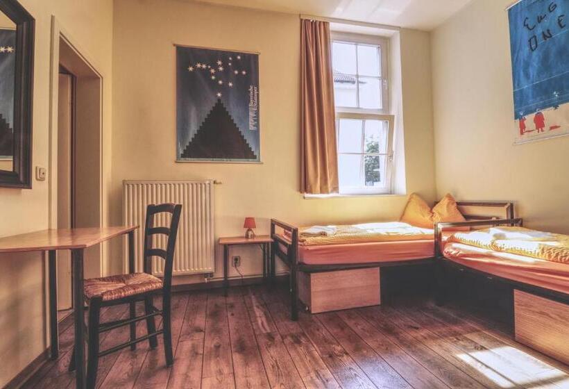 غرفة قياسية, Opera Hostel