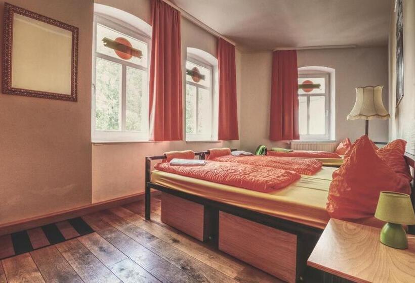 Трехместный Номер Стандарт Совместная Ванная, Opera Hostel