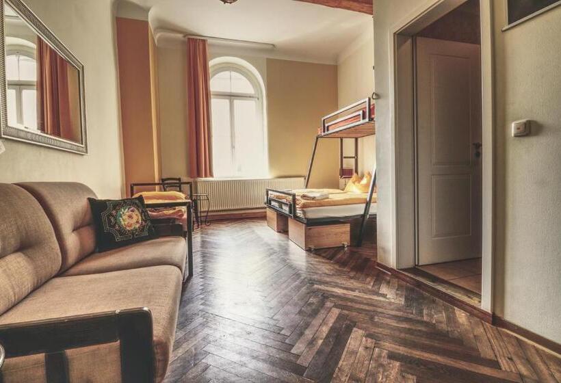 Номер Стандарт Трехместный, Opera Hostel