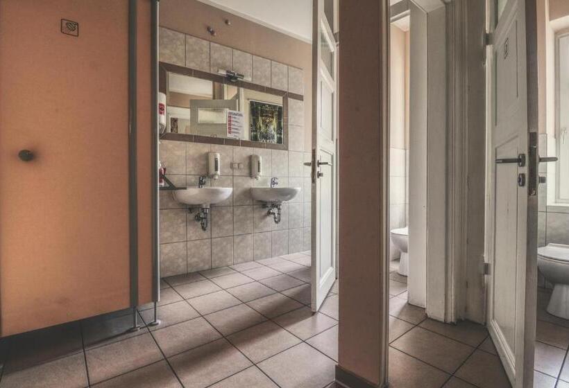 Кровать в Общей Комнате, Opera Hostel