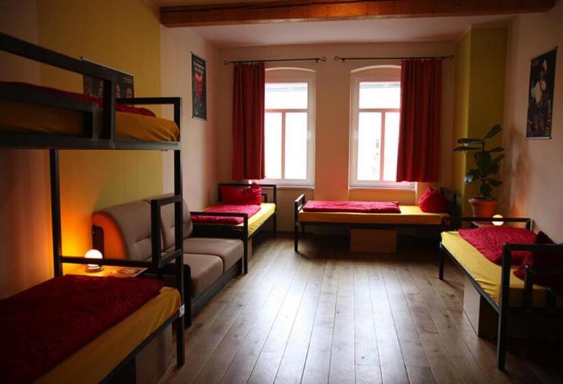 Кровать в Общей Комнате, Opera Hostel