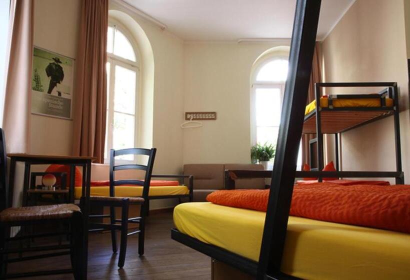 Кровать в Общей Комнате, Opera Hostel