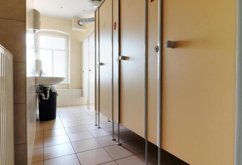 Кровать в Общей Комнате, Opera Hostel