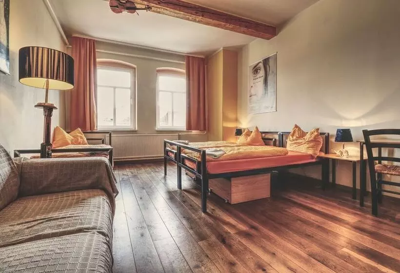 Standard Kolmen Hengen Huone Jaettu kylpyhuone, Opera Hostel