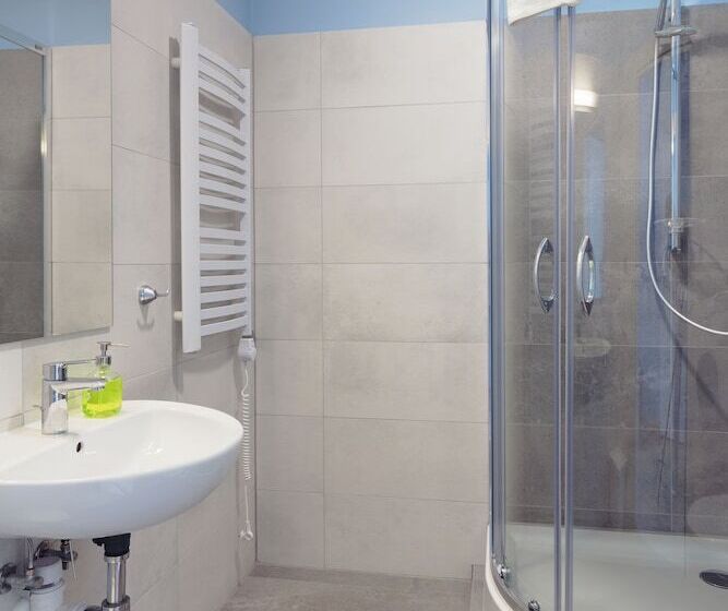 اتاق استاندارد سه نفره, Patio Hostel