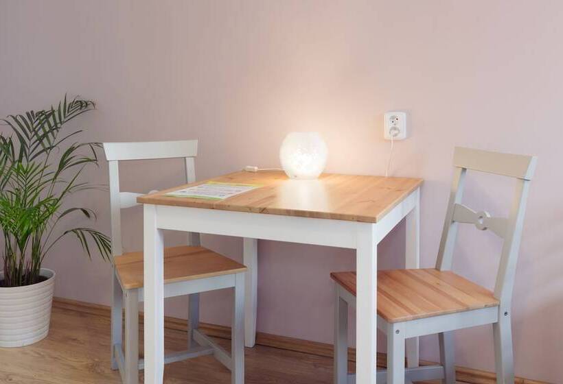اتاق استاندارد سه نفره, Patio Hostel
