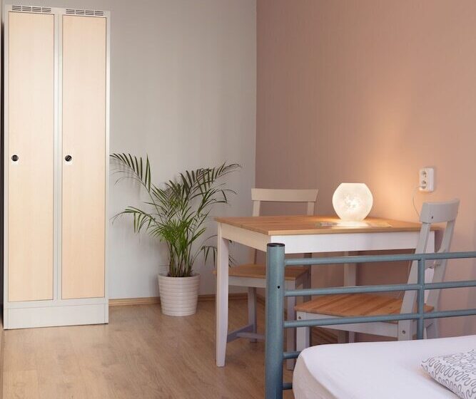 اتاق استاندارد سه نفره, Patio Hostel