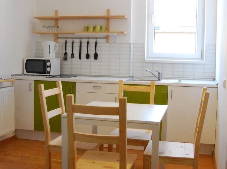 اتاق استاندارد چهارنفره با سرویس بهداشتی مشترک, Patio Hostel