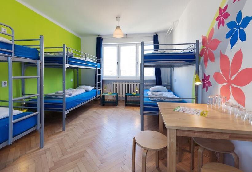 تختخواب در اتاق مشترک, Patio Hostel