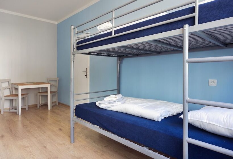 Bed in Shared Room with Shared Bathroom, Patio Hostel