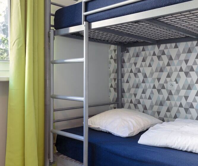 Bed in Shared Room with Shared Bathroom, Patio Hostel